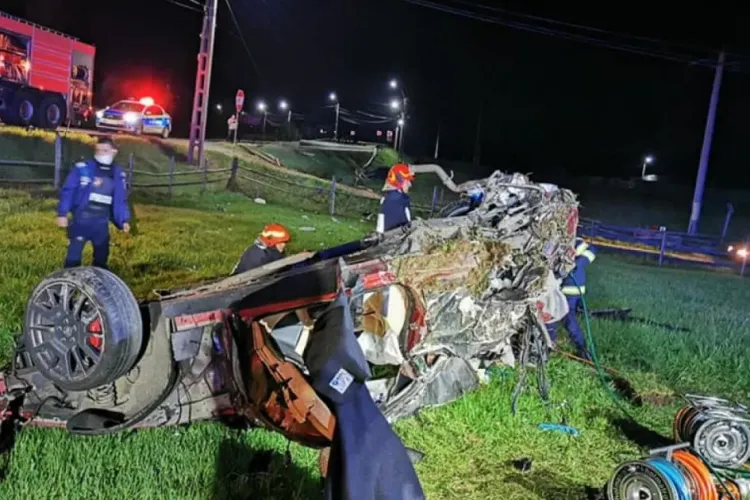 Imagini cu Maserati -ul distrus în accidentul în care au murit doi clujeni. Ionuț Mihai Moldovan fusese prins cu droguri - VIDEO   