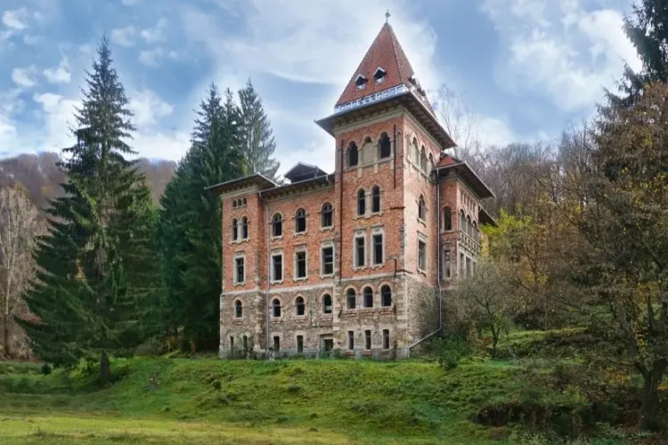 Veste bună pentru Munții Apuseni! Hilton a cumpărat celebrul Castel din Apuseni, de la Zlatna 