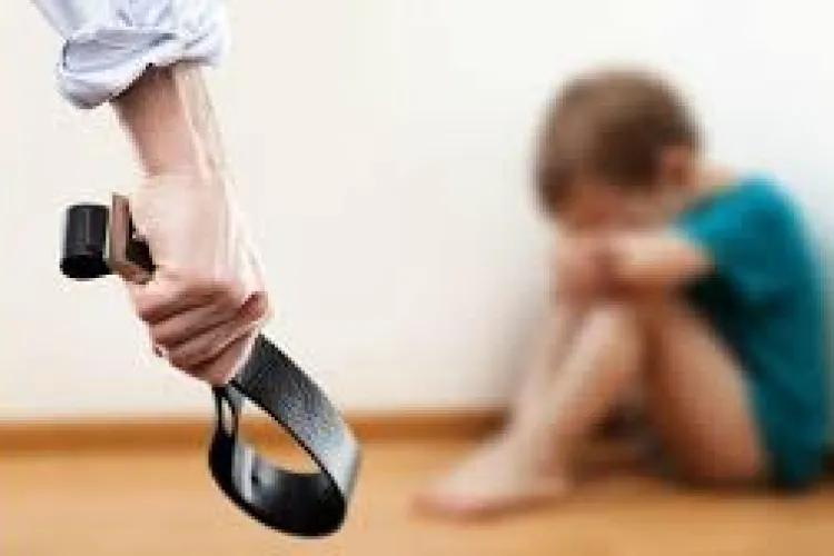 Copil de zece ani, internat la spital după ce a fost bătut de tatăl său