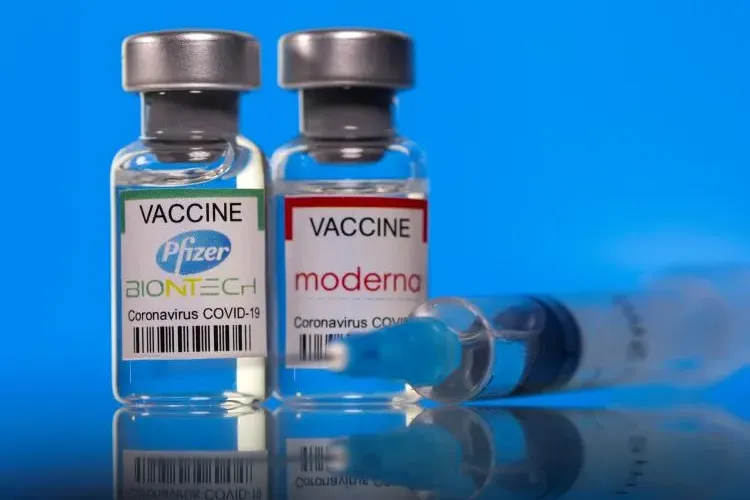 Pfizer a anunțat că a treia doză de vaccin va fi făcută între 8 si 12 luni de la rapel