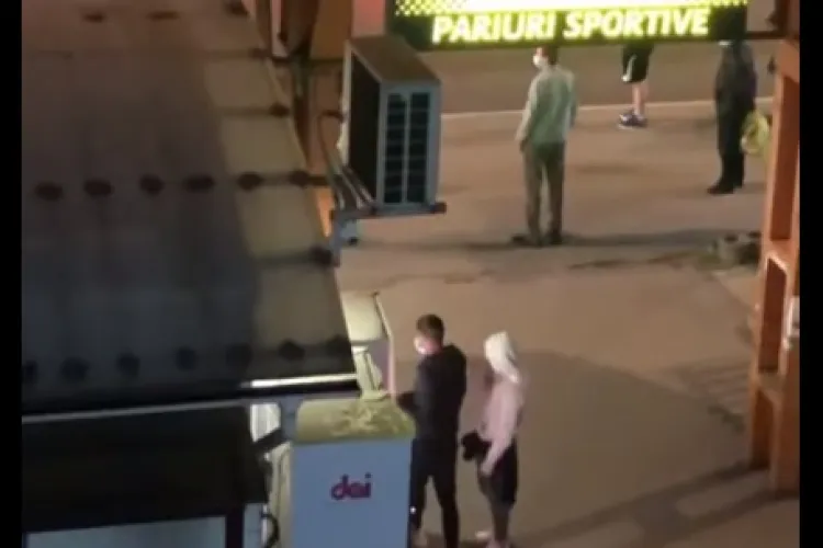 Cluj - În Piața Mărăști se fură sucuri din automat. Foamea e mare la Cluj și tineri ratați se descurcă cum pot - VIDEO   