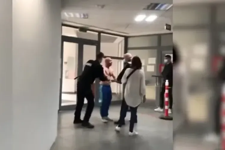 O altă zi în Vaslui: Doi bărbați s-au luat la bătaie. Soțiile le-au sărit în ajutor cu poșetele din dotare 