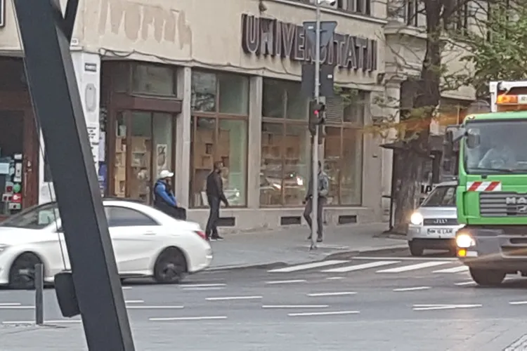 Mafia cerșetorilor de la Cluj. Unul cerșea in Piața Unirii și altul stătea de șase - FOTO