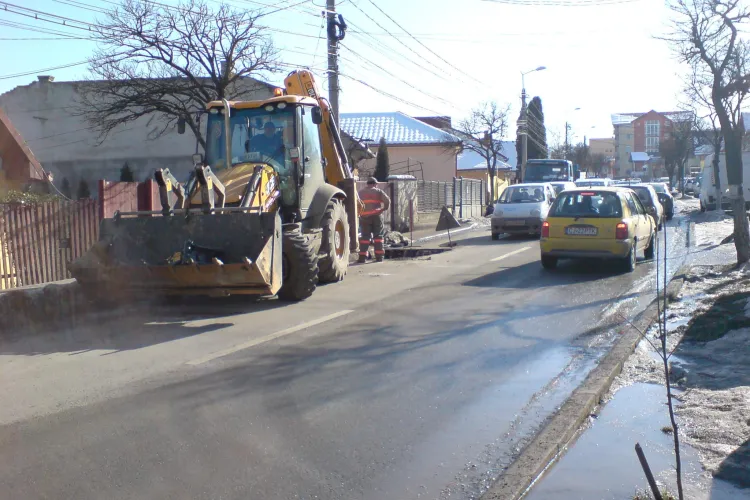 Strada Campului a fost sparta de EON Gaz, dupa ce a fost data in folosinta de curand! Oamenii sunt disperati - VIDEO si FOTO