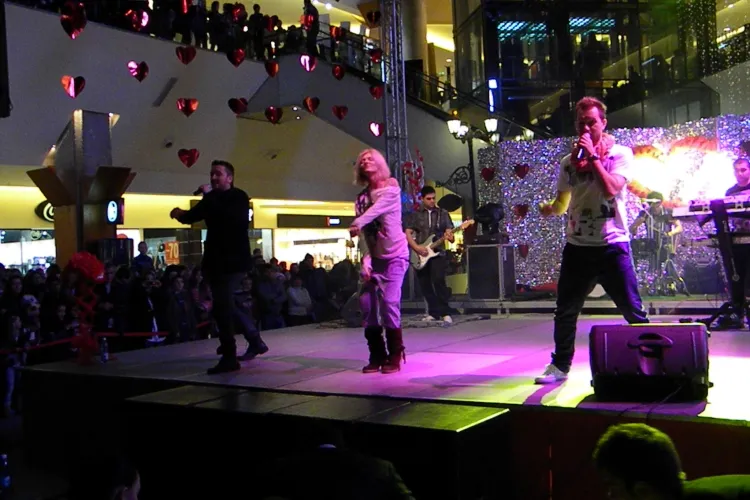 Hi-Q a facut show la Iulius Mall de Valentine's Day! - VIDEO si FOTO