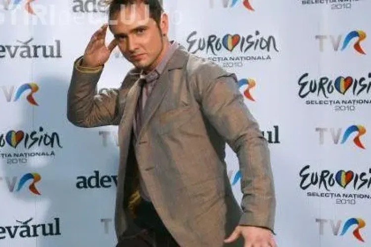 David Bryan, reprezentantul Romaniei la Eurovision, face sex cu iubita in fata camerei web - VIDEO - Imagini interzise minorilor!