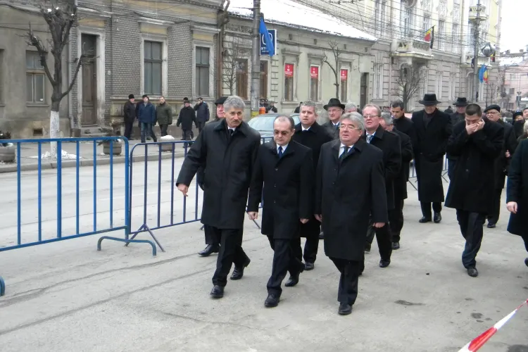 Emil Boc a participat la slujba de inmormantare a lui IPS Bartolomeu! - VIDEO si FOTO