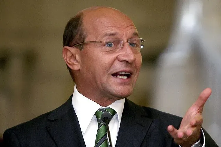 Traian Basescu: N-am iesit din criza, ci am iesit din zona de risc