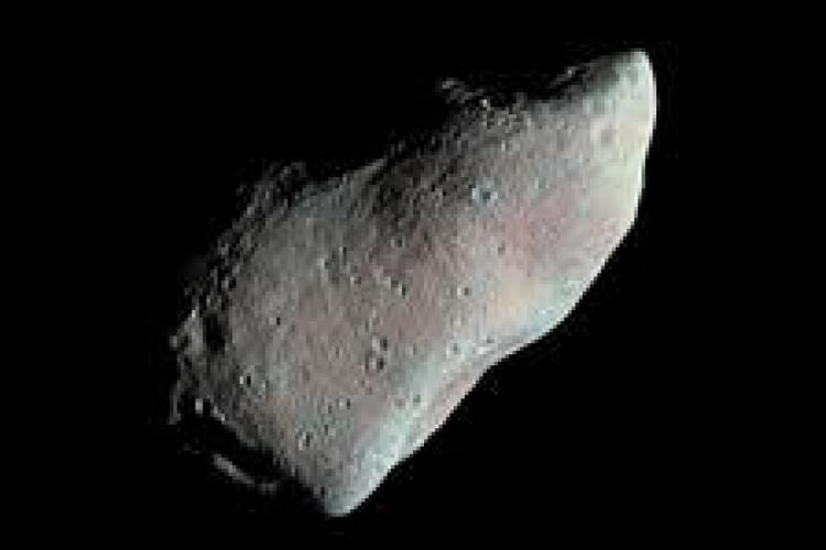Un asteroid de 2,3-5,1 metri trece miercuri pe langa Pamant