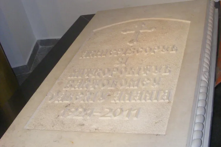 IPS Bartolomeu va fi inmormantat "in pamant reavan", adus de la Manastirea Nicula - VEZI imagini cu cripta Ierarhilor