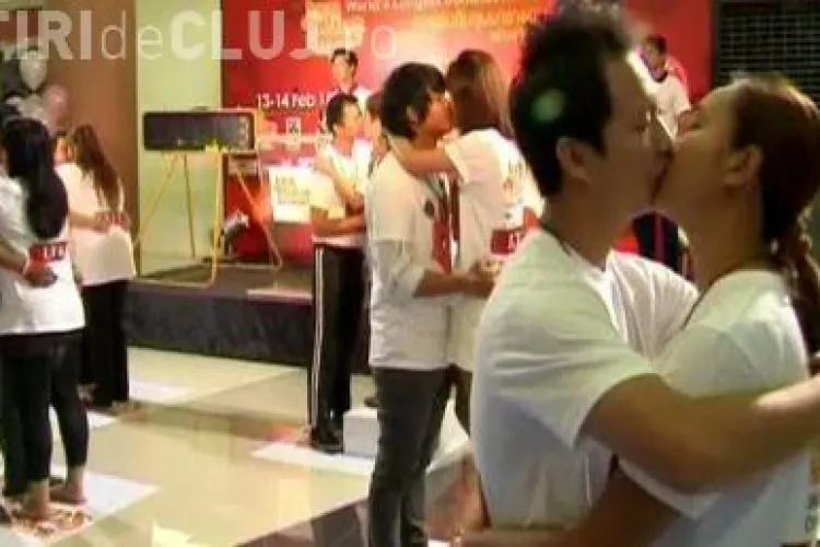 Maratonul sarutului in Thailanda! Paisprezece cupluri vor sa doboare recordul mondial - VIDEO