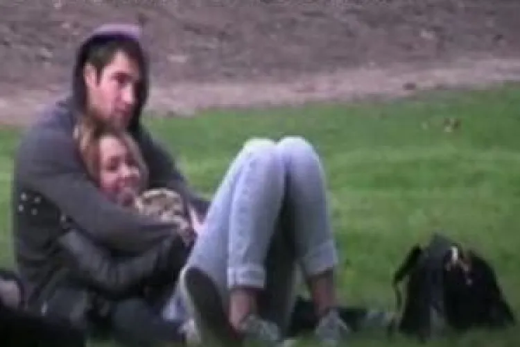 Miley Cyrus are un nou iubit: Josh Bowman, actorul din filmul "So Undercover" - FOTO