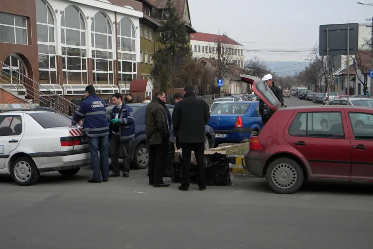 Tigarile confiscate de politisti in fata Universitatii Dimitrie Cantemir din Cluj proveneau din Republica Moldova - VIDEO