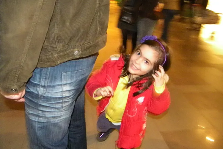 Fetita "Stiri de Cluj "a facut fericit un cuplu de Valentine's Day la Iulius Mall in Cluj! Ea a extras castigatorul pentru Las Vegas!