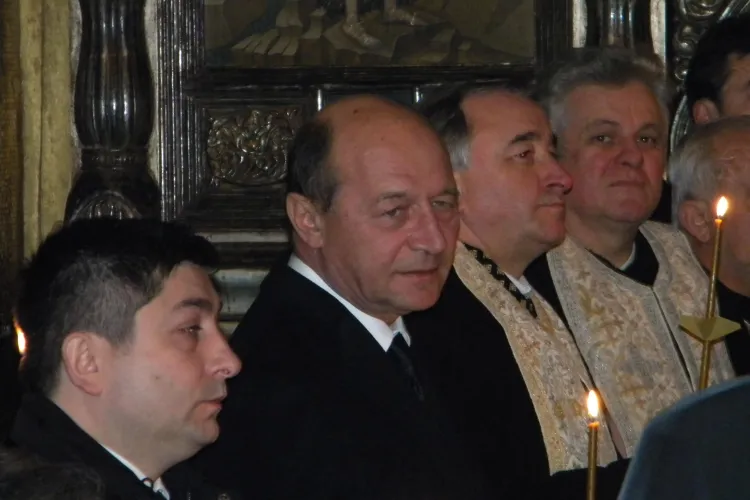 Traian Basescu s-a rugat la catafalcul lui Bartolomeu! - VIDEO si FOTO
