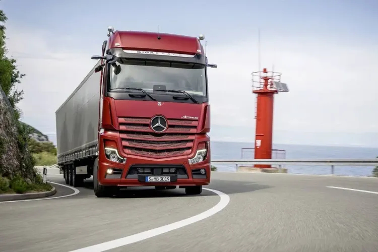 Şofer român de TIR, condamnat la 5 ani de închisoare după ce a fost prins cu aproape o tonă de canabis în camion 