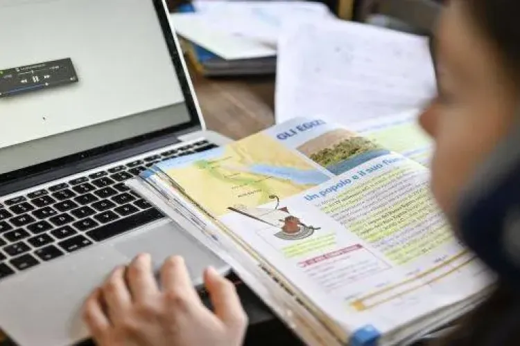 Cluj. Se închid școlile din această localitate! Elevii continuă cursurile online