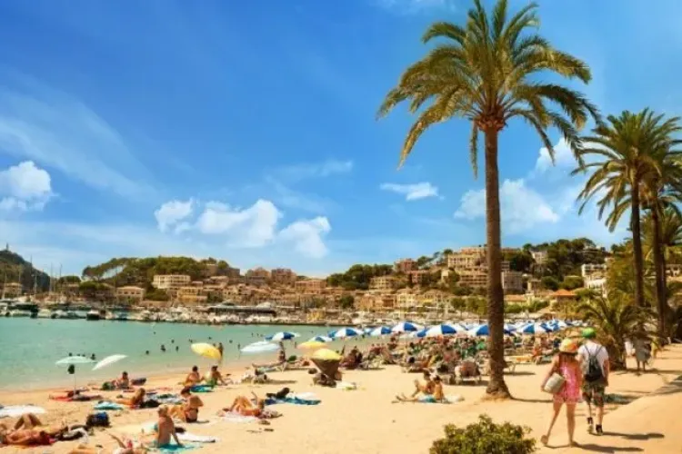 Spania permite intrarea în țară a turiștilor vaccinați