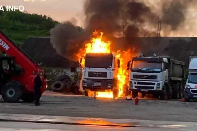 Două autocamioane au ars într-o parcare din Bonțida - VIDEO