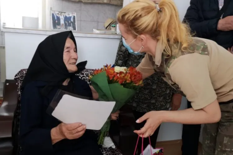 Clujeancă de 100 de ani la vaccinare: ”Tineretul de azi să se vaccineze, ca să trăiască. Al lor e viitorul!”