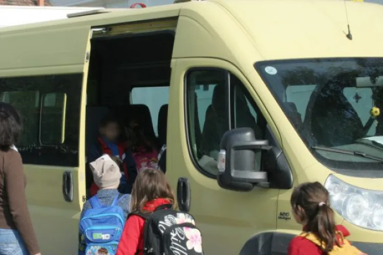 Asociațiile de elevi, critici la adresa ministrului Educaţiei: „Sorin Cîmpeanu dă o nouă țeapă elevilor navetiști