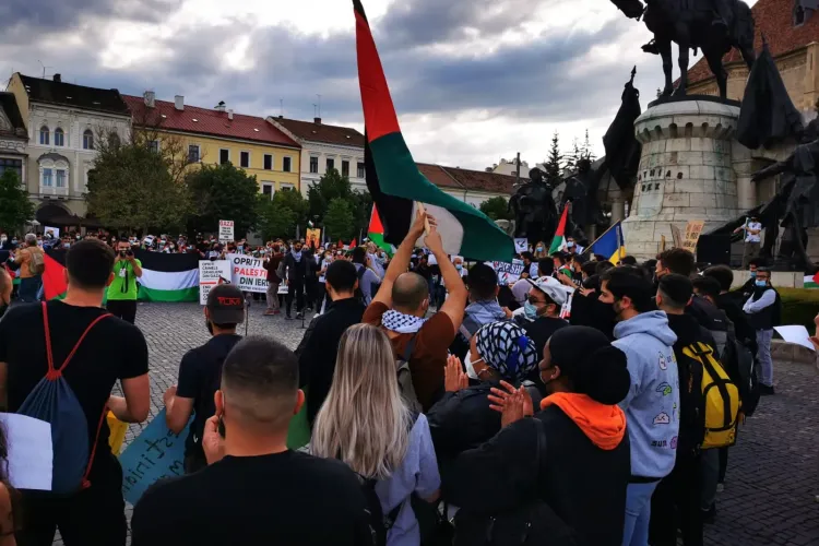 Protest de solidaritate cu Palestina la Cluj! ”Salvați Palestina!” și ”Opriți crimele din Gaza!” - VIDEO