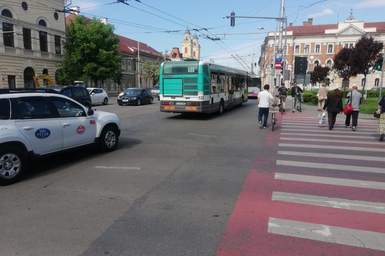 Taximetrele circulă la Cluj pe banda dedicată pentru transportul în comun - FOTO