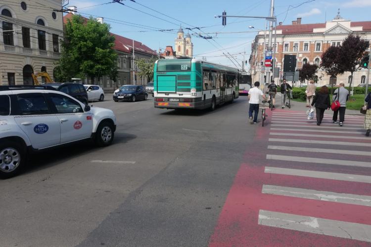 Taximetrele circulă la Cluj pe banda dedicată pentru transportul în comun - FOTO