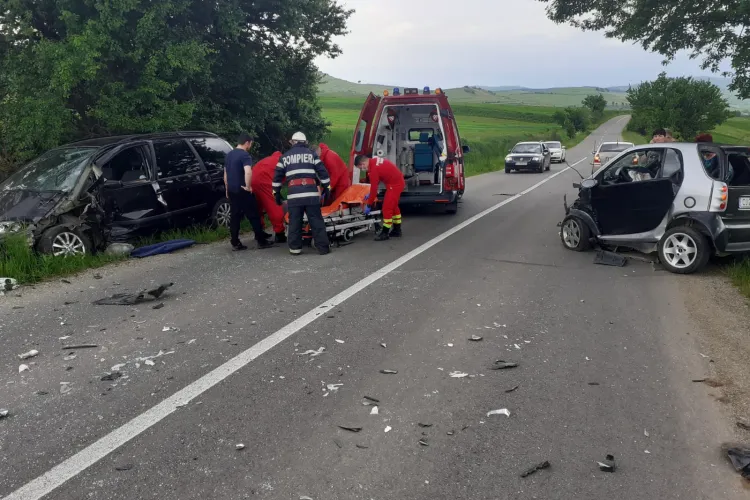 Trei persoane rănite în urma unui accident între Iara și Băișoara - FOTO