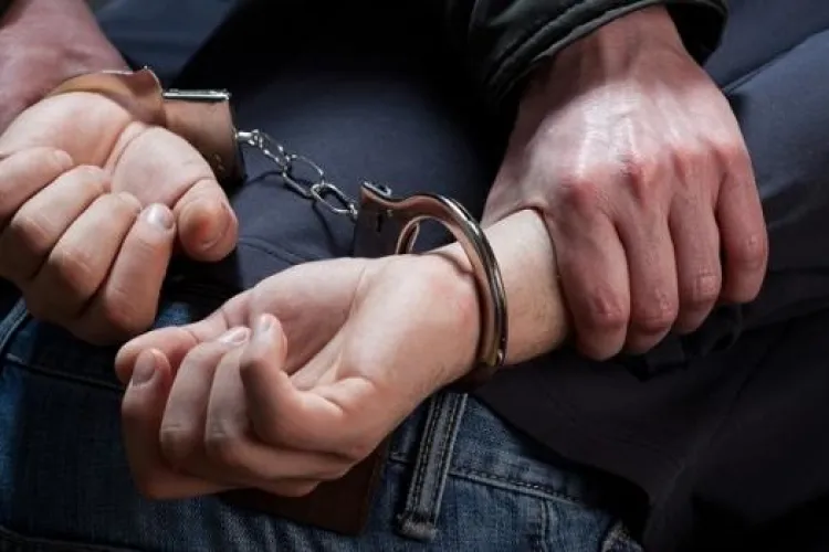 La furat de mici! Doi minori din Apahida, reținuți de poliție pentru furt calificat de bunuri de peste 5.000 de lei