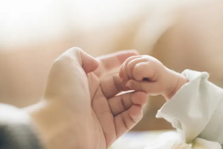 „Nu mai suportam să o aud cum plânge!” Declarația unei tinere mame, după ce și-a ucis copila de numai două luni