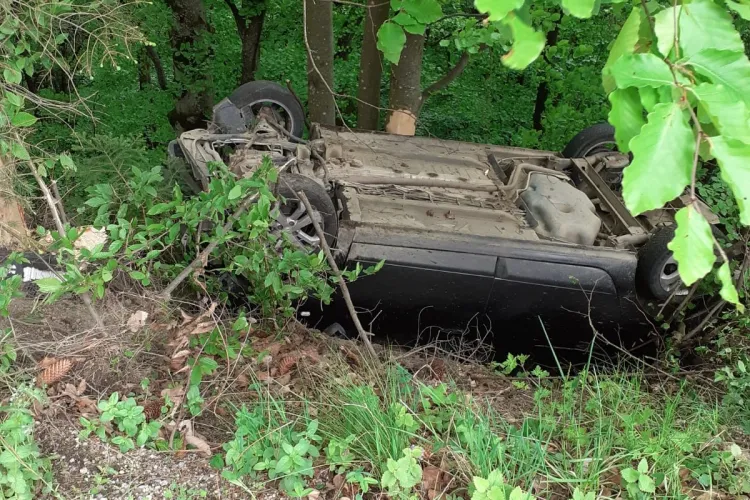 Accident la Mărișel! O mașină s-a răsturnat - FOTO