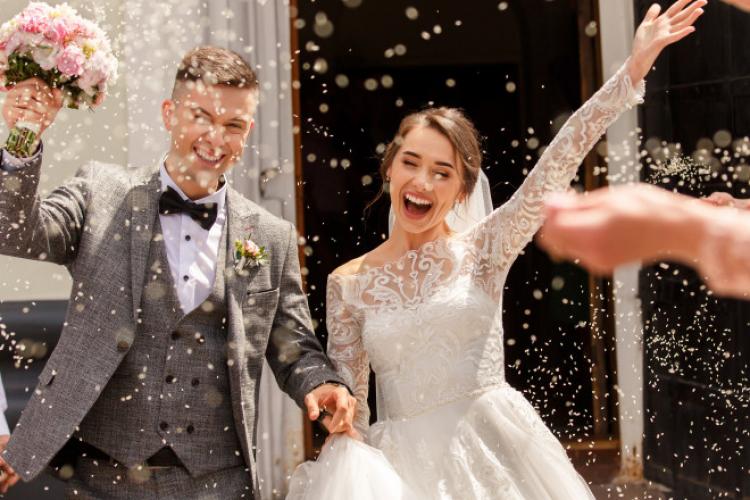 Decizie CNSU. S-a modificat numărul maxim admis de nuntași și invitați la botez