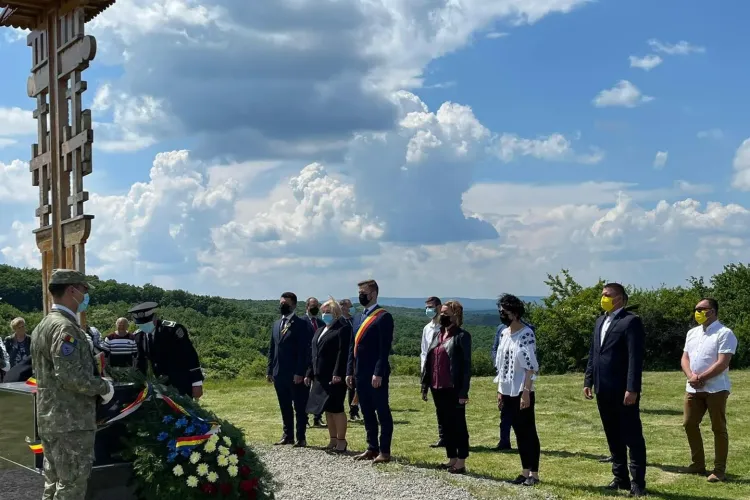 Ziua Eroilor sărbătorită în Florești cu ceremonie religioasă și depuneri de coroane - FOTO   