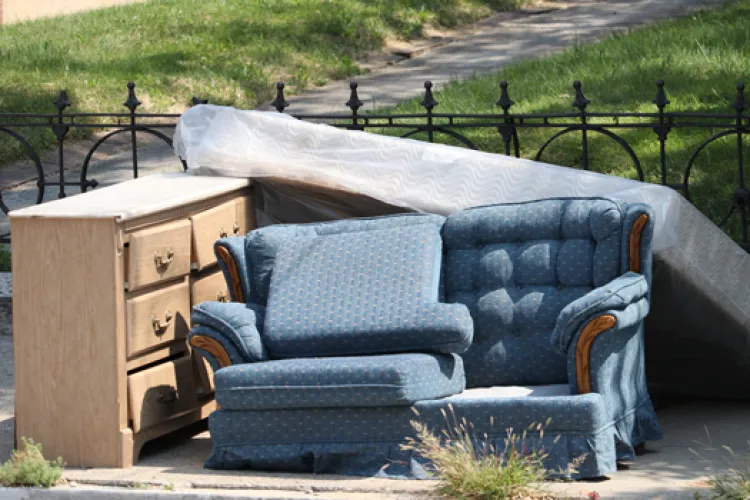 Cluj: Rosal colectează deșeurilor voluminoase: mobilier, covoare, saltele, deșeuri din construcții 