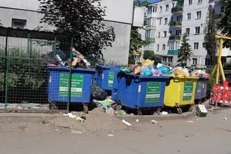 Primăria Turda a uitat să mai ridice gunoaiele de la blocuri - FOTO   