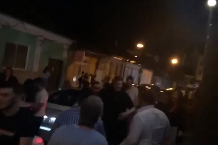 Scandal la After Eight, după ce oamenii au fost scoși în stradă la final de program - VIDEO