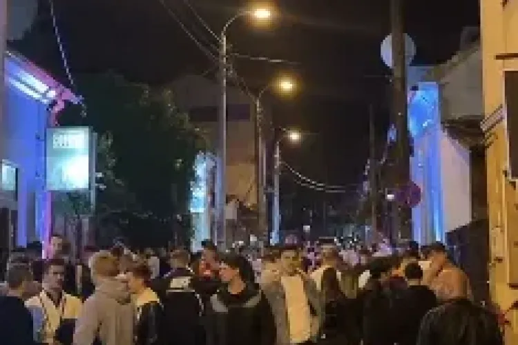 Cluj: Zeci de tineri sărbătoresc ridicarea restricțiilor pe Piezișă - VIDEO