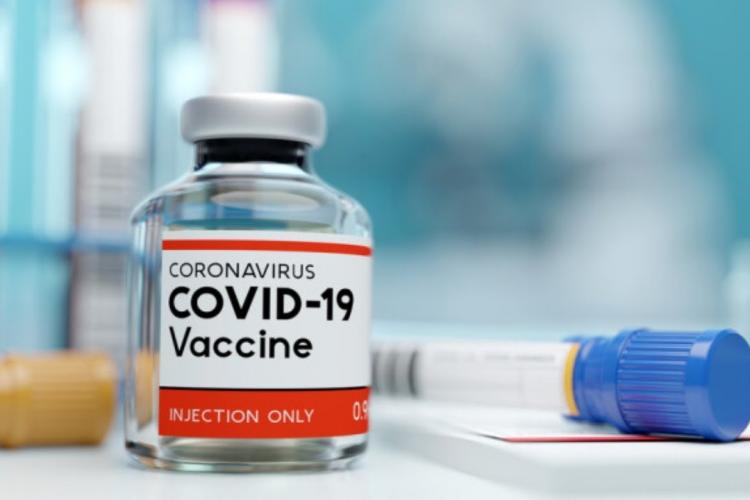 Avertisment din partea OMS: COVID-19 se mișcă mai rapid decât vaccinurile