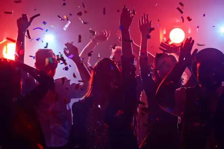 Cluj: Tânăra care și-a ținut ziua de naștere cu 500 de invitați, AMENDATĂ aspru