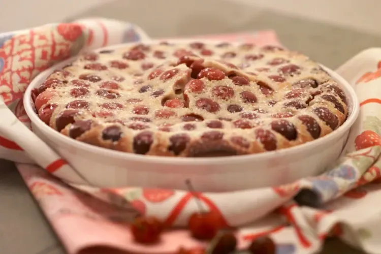 Prăjitură Clafoutis cu cireșe. Prăjitură franțuzească, o adevărată delicatesă de pregătit în weekend