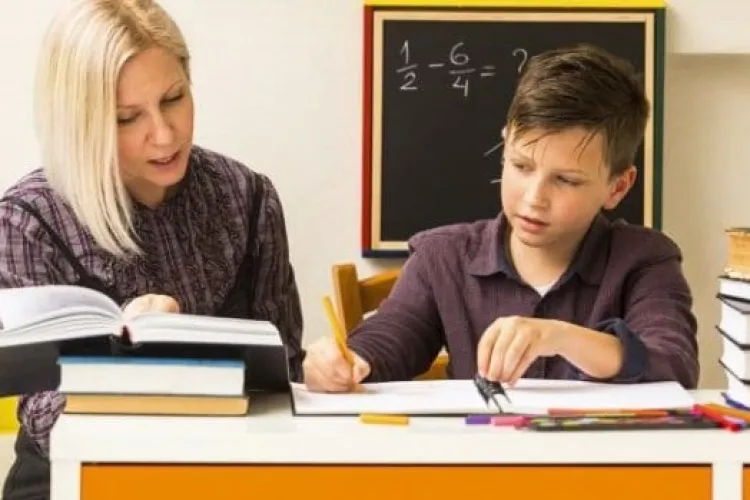 Un fost ministru propune ca elevii defavorizați să primească vouchere pentru meditații, pentru a recupera materia pierdută din ultimul an