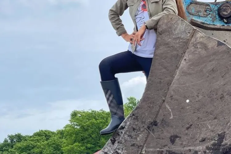 Vlăduța Lupău își face casă cu piscină în Cluj-Napoca. S-a pozat pe șantier - FOTO   