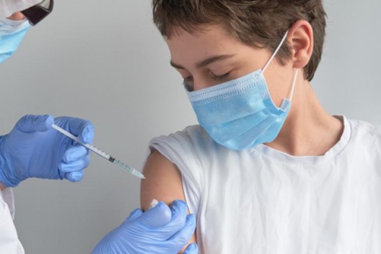 Aproape 2.000 de copii cu vârsta cuprinsă în 12 și 15 ani s-a vaccinat în ultimele 24 de ore. Câți au fost din Cluj?