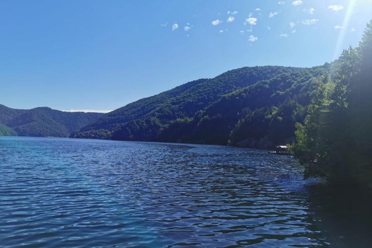 Șmecherii de la Tarnița au fost învinși! Nicio barcă nu era pe lac sâmbătă - FOTO