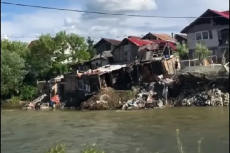 Femeie filmată în Florești cum aruncă gunoaie în Someș. E lejeră, semn că face asta zilnic - VIDEO   