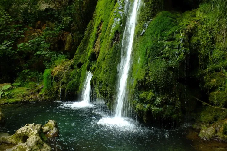 Cascada Vadu Crișului, denumită ”Bigăr 2” - Cum ajungi acolo? Ce traseu urmezi cu trenul sau mașina?