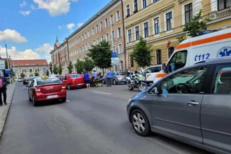 Accident în Piața Avram Iancu! Un copil de 12 ani a fost lovit în timp ce traversa strada