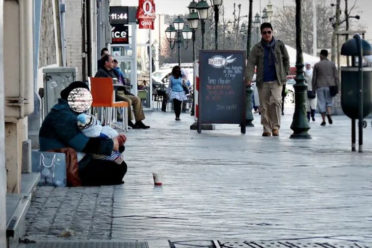 Cluj-Napoca, 1 iunie, Ziua Copilului: O mamă cerșea cu copilul drogat, dar 112, Poliția Locală sau Protecția Copilului nu au intervenit