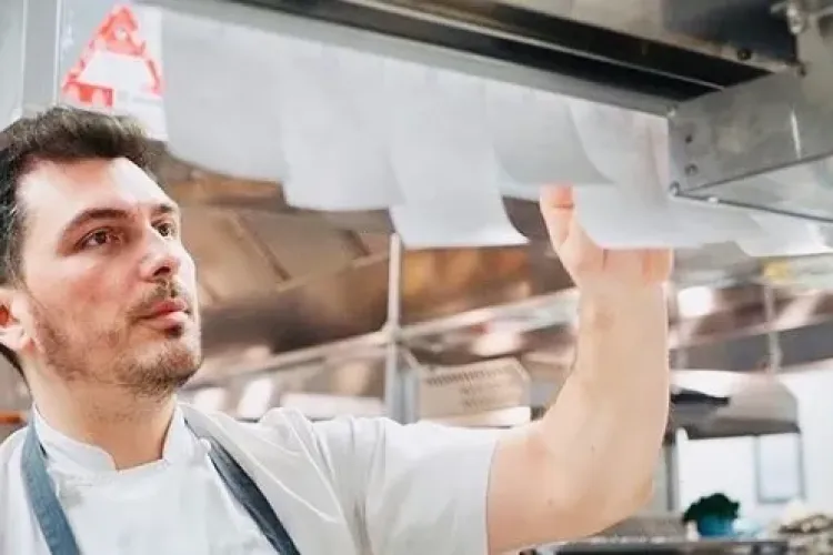 Primul bucătar român cu stea Michelin își deschide un restaurant la Cluj